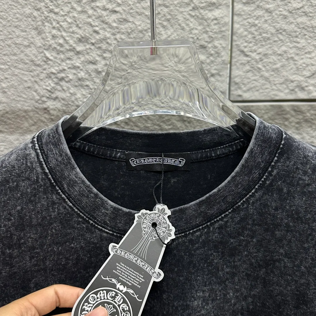 🅿️180 CH* Crow Heart* 2025 spring and summer new style Snowflake distressed washed retro round neck short sleeves Chest and front logo Horseshoe print on front and back Customized fabric Short-sleeved T-shirt Unisex Size: S M L XL XXL Color: Snowflake Black Snowflake Gray Snowflake Pink Snowflake Blue